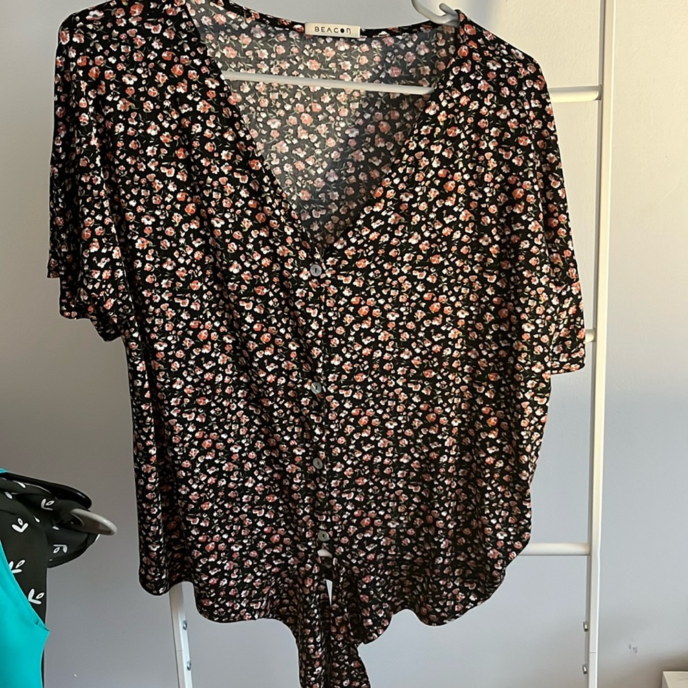Beacon front tie top